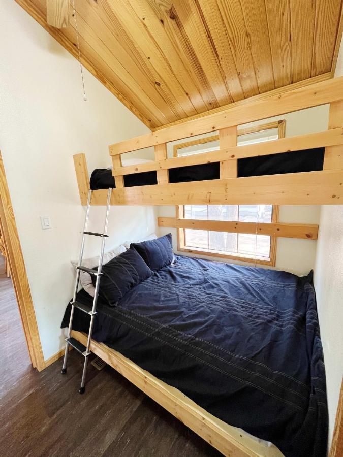 Sally'S Cabin Is A Quaint Two Bedroom Tiny Home Woodland Park Dış mekan fotoğraf