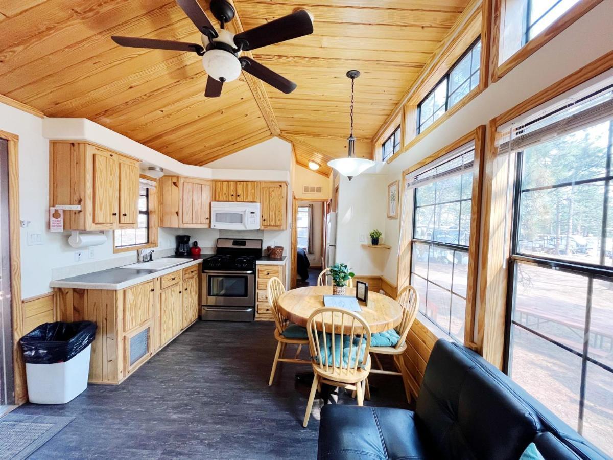 Sally'S Cabin Is A Quaint Two Bedroom Tiny Home Woodland Park Dış mekan fotoğraf