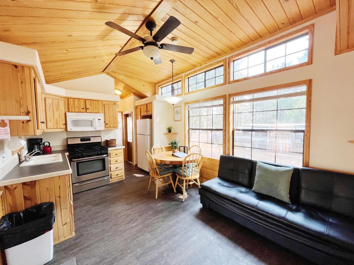 Sally'S Cabin Is A Quaint Two Bedroom Tiny Home Woodland Park Dış mekan fotoğraf