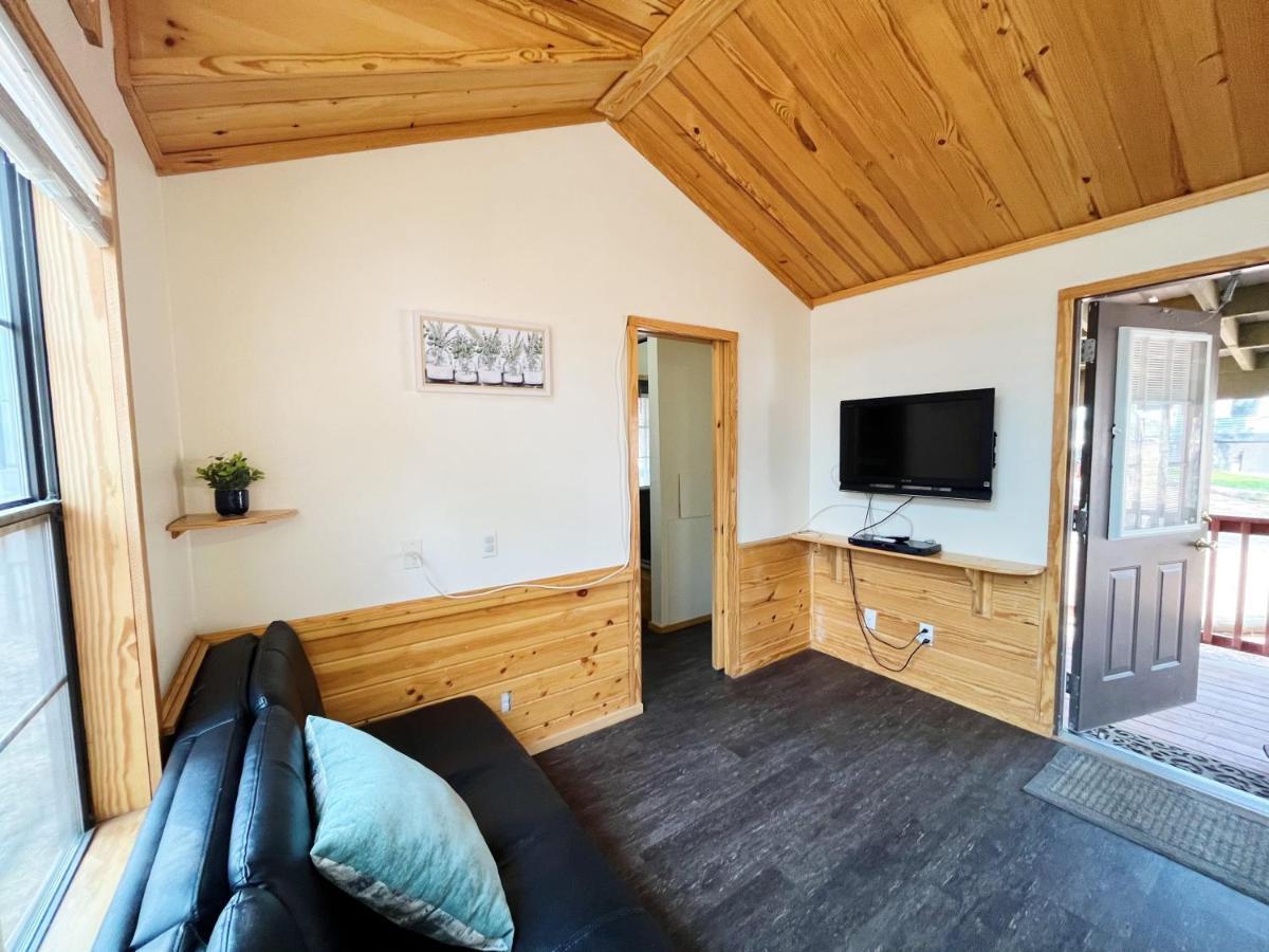 Sally'S Cabin Is A Quaint Two Bedroom Tiny Home Woodland Park Dış mekan fotoğraf