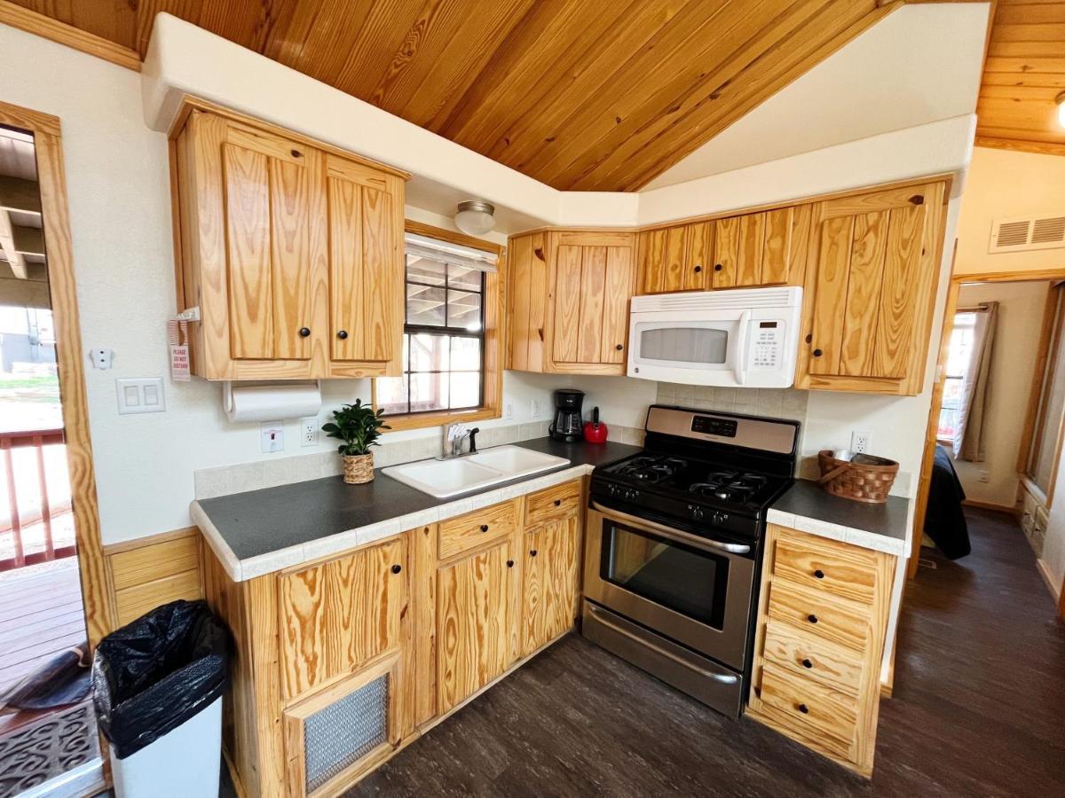 Sally'S Cabin Is A Quaint Two Bedroom Tiny Home Woodland Park Dış mekan fotoğraf